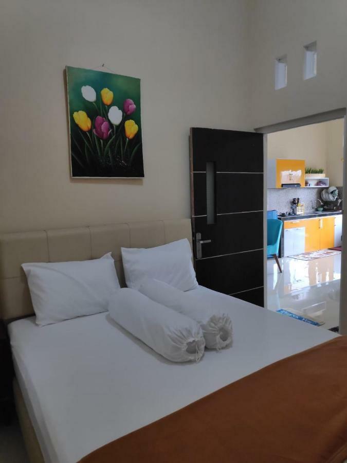 Homestay Wahyudi 1 Syariah Tlekung Esterno foto